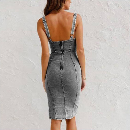 Robe en jean à bretelles – col U, fente, coupe cintrée