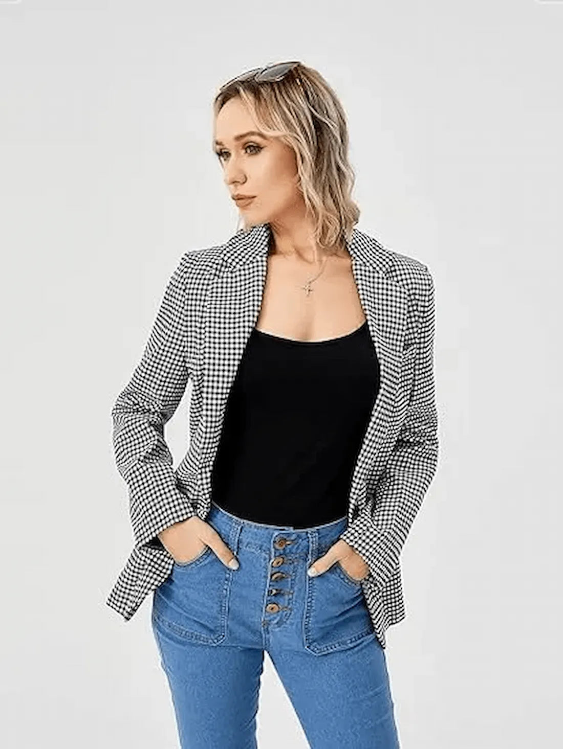 Détail boutons blazer structuré femme