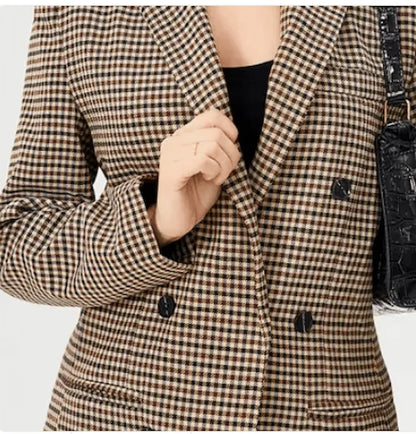 Détail tissu blazer pied-de-poule marron noir et blanc